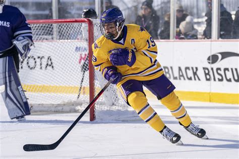 Women’s hockey loses 3-game streak at UMD