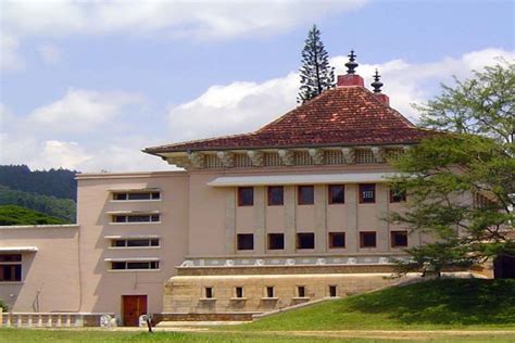 University of Peradeniya | Attractions in Sri lanka