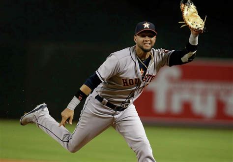 Astros' Yuli Gurriel showing adept ability to scoop at first base