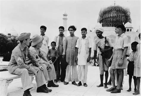 File:Taj mahal agra india 1942 american soldiers.jpg - Wikimedia Commons