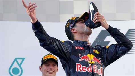 Daniel Ricciardo to bring back the ‘shoey’ after fan backlash - Eurosport