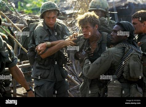 Willem dafoe platoon hi-res stock photography and images - Alamy