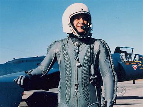 U-2 spy plane pilot gets Silver Star - CBS News