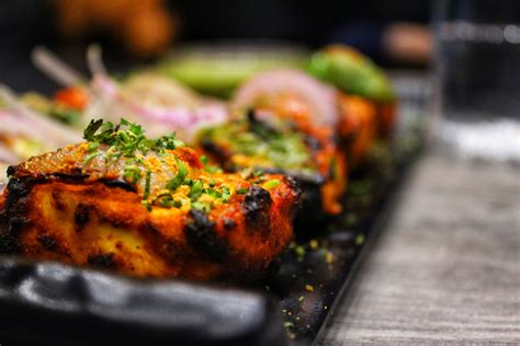 Tandoori Chicken Tikka - Indienne Recette du restaurant iZ, Grand Hyatt ...