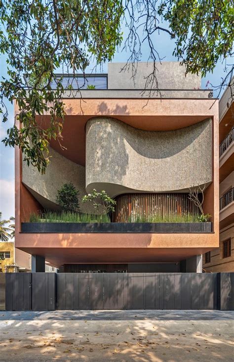 This Urban Home in India Maximizes Its Tiny Footprint | Architecture, Architecture details ...