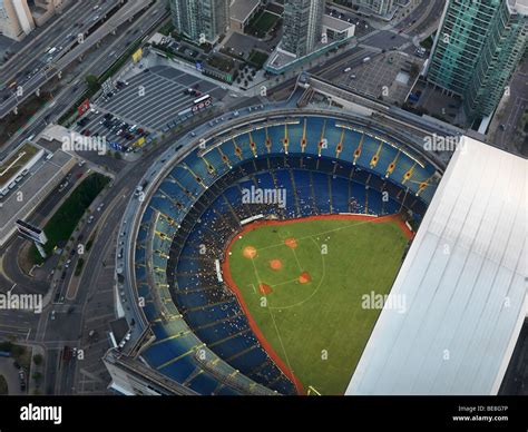 Rogers center roof open hi-res stock photography and images - Alamy