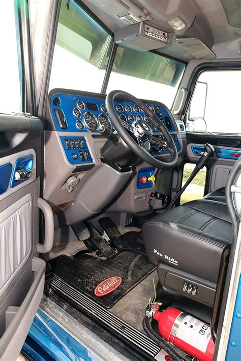 Peterbilt 389 Interior