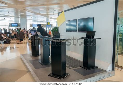 1 Doha Airport Lounge Access Images, Stock Photos & Vectors | Shutterstock