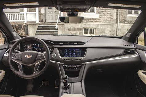 2020 Cadillac XT5 Features Next-Gen Wireless Smartphone Charging