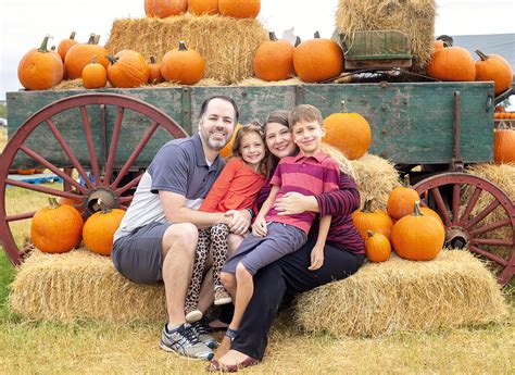 Pumpkin Patch – Fall Family Photo Session - Stephanie Friedman