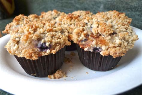 siriously delicious: Bisquick Blueberry Muffins with Crumb Topping