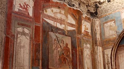 Herculaneum Fresco Detail 1263 - European Traveler | Herculaneum, Wall ...