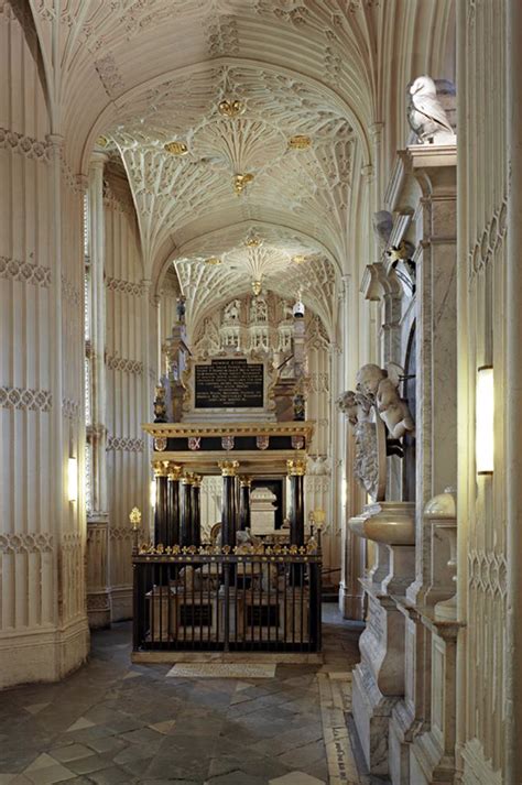 WESTMINSTER ABBEY: THE TOMB OF QUEEN ELIZABETH I AND MARY I TUDOR — SISTERS WHO WERE ALSO ...