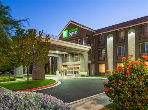 Hotel in Lancaster, CA | Holiday Inn Express Lancaster