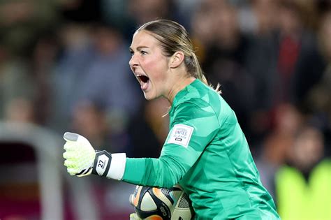 Nike puts women’s goalkeeper shirts on sale after Mary Earps criticism ...