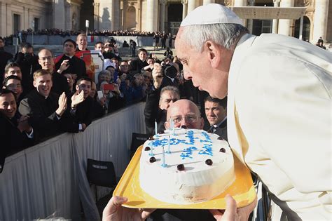 Pope Francis celebrates birthday with cake, tango, food for the poor ...