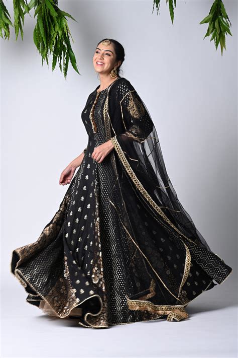 Buy Women Ethnic Wear, Sarees, Lenghas, Dresses | Mulmul – Mulmul.com