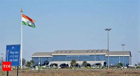 Airports Authority of India scraps plan for second runway at Surat airport | Surat News - Times ...