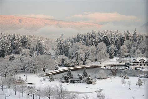 Snowy Vancouver view from Stanley Park (Photo: Sergeui Mourachov ...