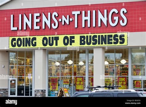 Exterior of Linens n Things retail store going out of business bankruptcy sale Stock Photo - Alamy