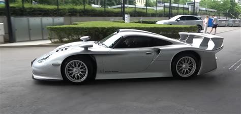 Super Rare Porsche 911 GT1 Strassenversion Drives Out of the Museum ...