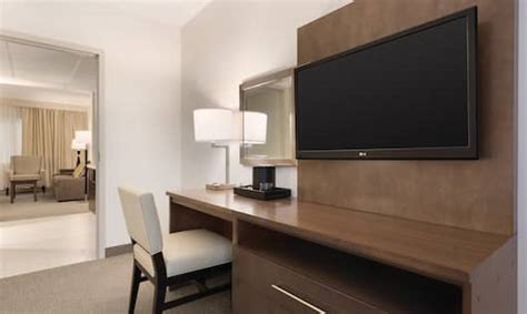 Embassy Suites Milwaukee Brookfield Hotel Rooms