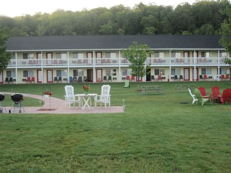 Beach Inn Motel on Munising Bay - Prices & Hotel Reviews (MI) - TripAdvisor