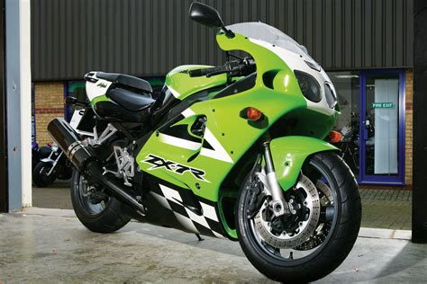 Buyer's Guide Review: Kawasaki ZX-7R | Visordown