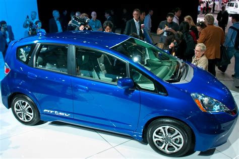 All-New Honda Fit Hybrid Revealed - Autotrader