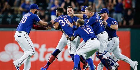 Rangers hit 5 home runs, walk off vs. Astros