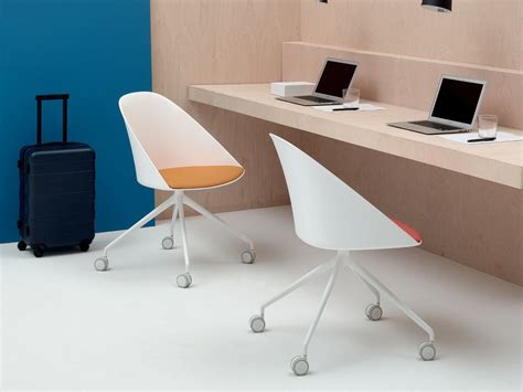 CILA | Chair with casters Cila Collection By arper design Lievore Altherr