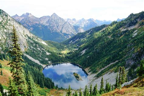 15 EPIC Hikes in North Cascades National Park (+1 to Skip!)