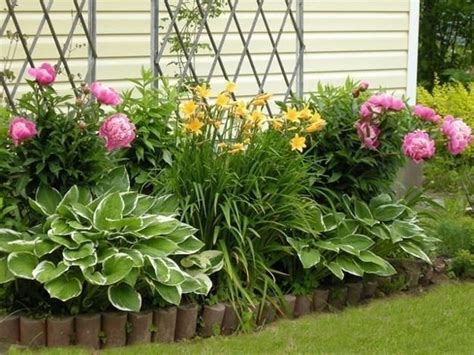 35 Beautiful Flower Beds Design Ideas In Front Of House | Outdoor garden decor, Backyard flowers ...