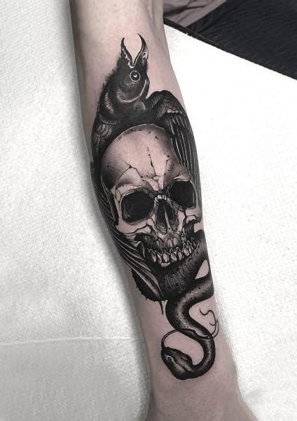 Share 69+ crow on a skull tattoo - in.cdgdbentre