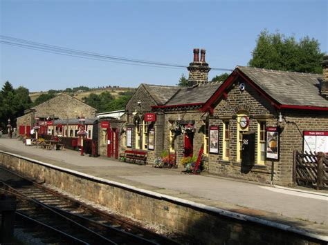 Oxenhope Station © Colin Smith cc-by-sa/2.0 :: Geograph Britain and Ireland