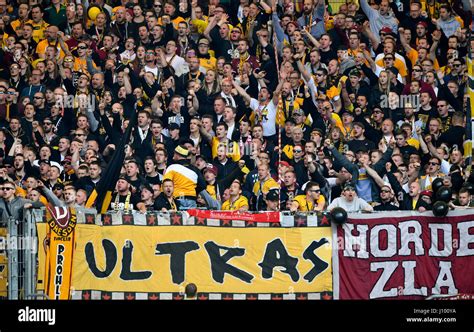 Dynamo Dresden Ultras - Dynamo Dresden St Pauli 29 04 2012 - Bengalisches bengalo ultras feuer ...