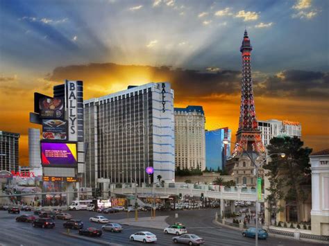 Las Vegas Strip at sunset editorial stock image. Image of beautiful - 13429749