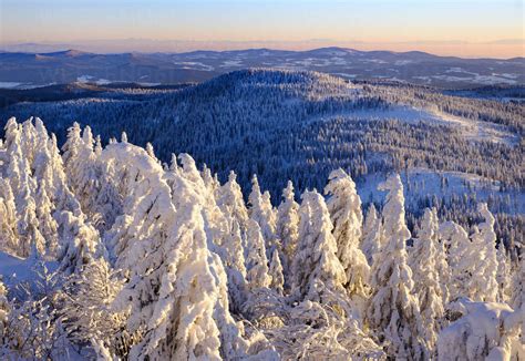 Germany, Bavaria, Bavarian Forest in winter, Mittagsplatzl, View Great Arber – Stockphoto