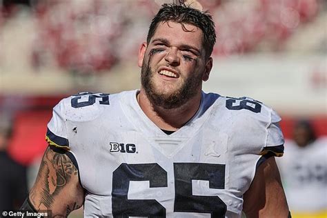 Michigan Offensive Linesman Zak Zinter Suffers Nasty Injury In Game ...