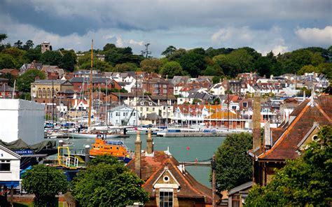 Pin by Alessandro Accebbi on Coastal Living | Cowes isle of wight, Isle of wight england, Isle ...