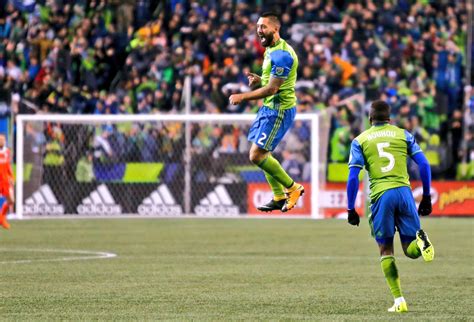 Clint Dempsey Goals Lead Seattle To 2-0 Win Over Vancouver