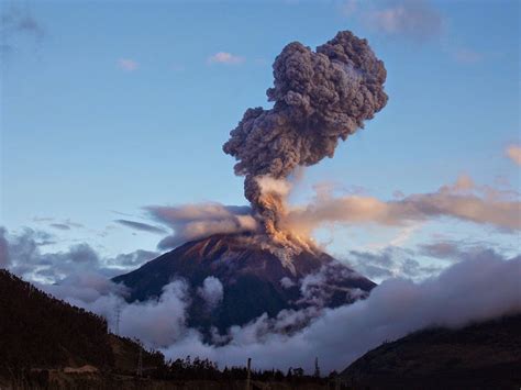 Ecuador’s Tungurahua Volcano Ejects Ash Cloud 32,000 Feet In New Eruption: Fire In The Interior ...