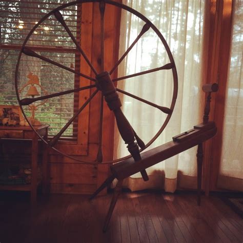 Spinning Wheels: 1800’s Walking Wheel – The 1764 Shepherdess