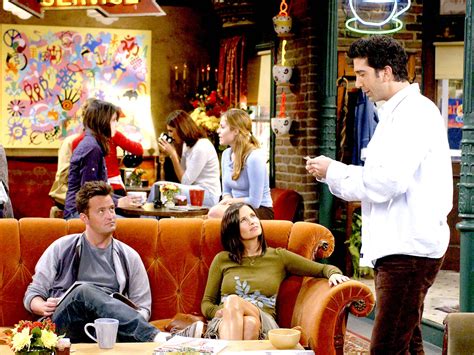 Découvrez les images du Central Perk, le café de 'Friends' ouvert à New ...