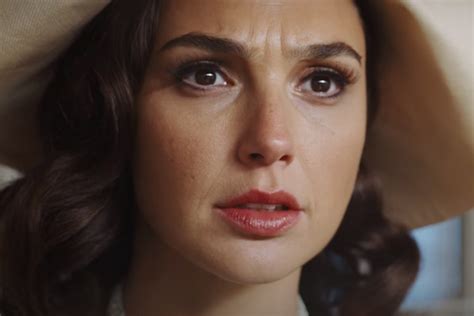 'Death on the Nile' Trailer: A Gruesome Murder Gets in the Way of Gal ...