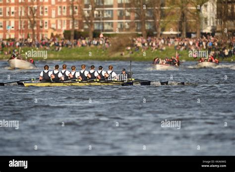 Boat Race Oxford v Cambridge Stock Photo - Alamy