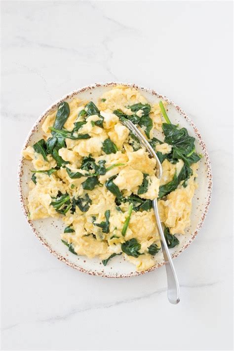 Super Easy Spinach Scrambled Eggs - Becomingness