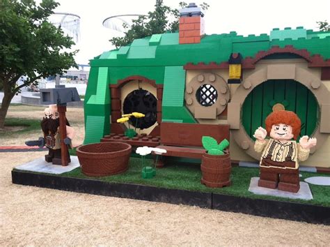 Lego Hobbit house :-) | Lego sculptures, Lego hobbit, Lego