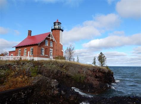 Michigan invests to rehabilitate two lighthouses in the Upper Peninsula ...