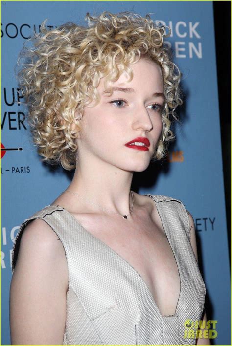 Julia Garner / fine curly hair appreciation post : r/curlyhair